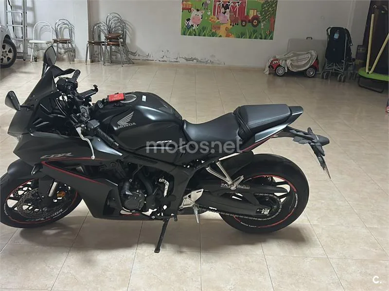 Honda CBR650R - Vista 3