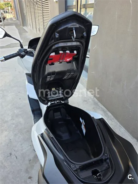 Honda PCX125 - Vista 4