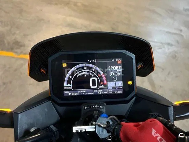 Honda CB750 Hornet - Vista 4