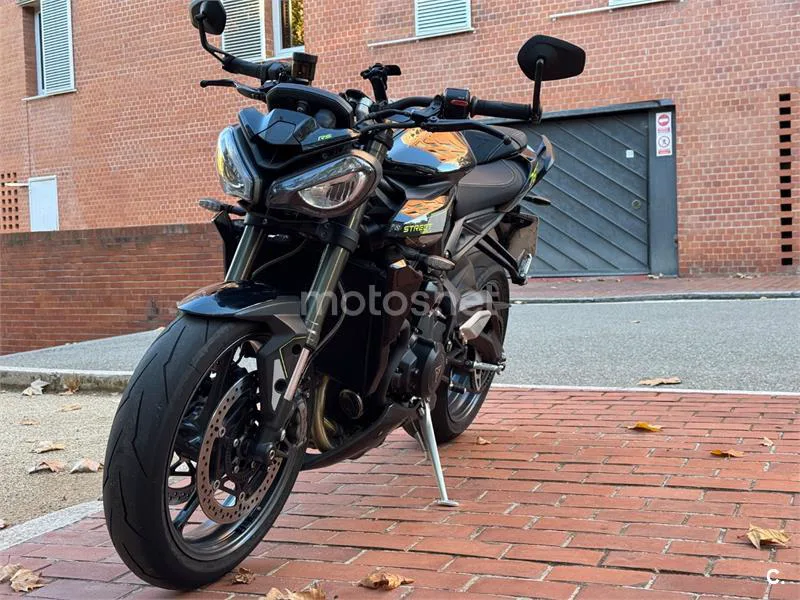 Triumph Street Triple 765 - Vista 11