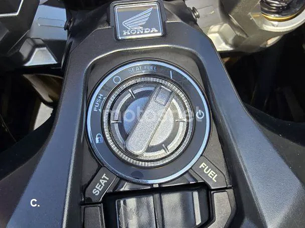 Honda X-ADV - Vista 4