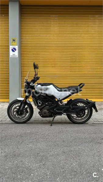 Husqvarna Svartpilen 401 2650 € 2019 Madrid - 2
