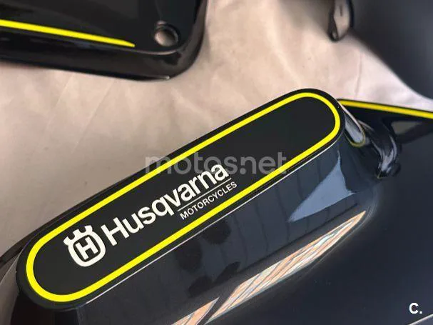 Husqvarna Svartpilen 401 - Vista 11