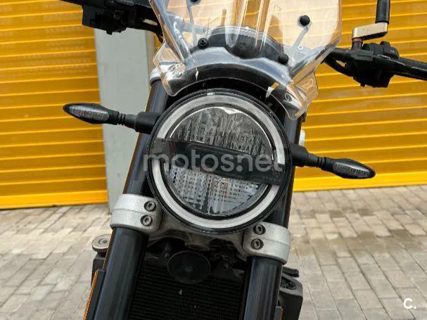Husqvarna Svartpilen 401 - Vista 3