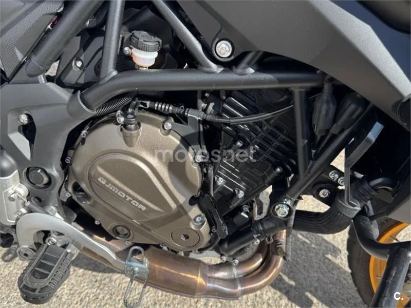 QJ Motor SRT 700 X - Vista 8