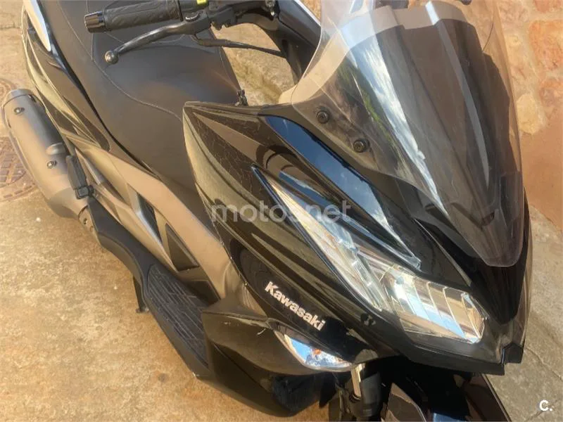 Kawasaki J300 - Vista 3