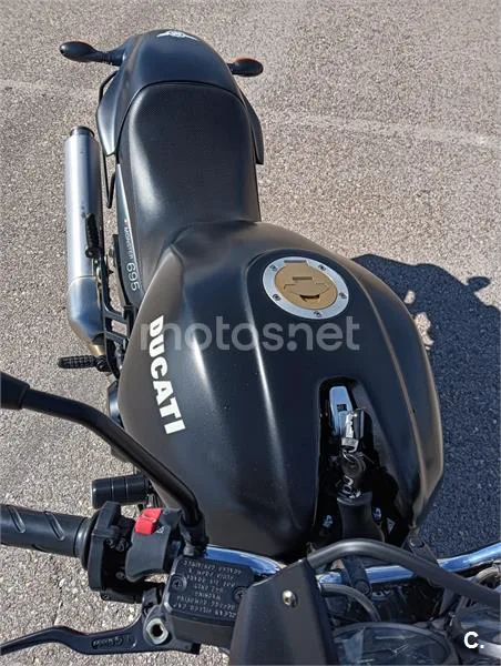 Ducati Monster 695 - Vista 3