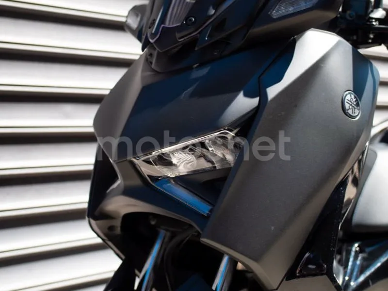 Yamaha XMAX 300 - Vista 11