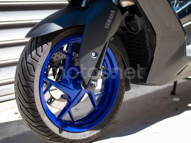 Yamaha XMAX 300 - Vista 12