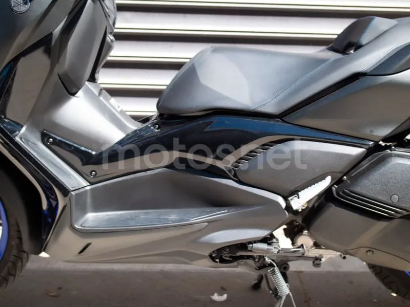 Yamaha XMAX 300 - Vista 13