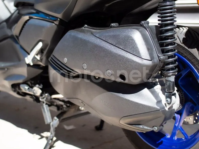 Yamaha XMAX 300 - Vista 14