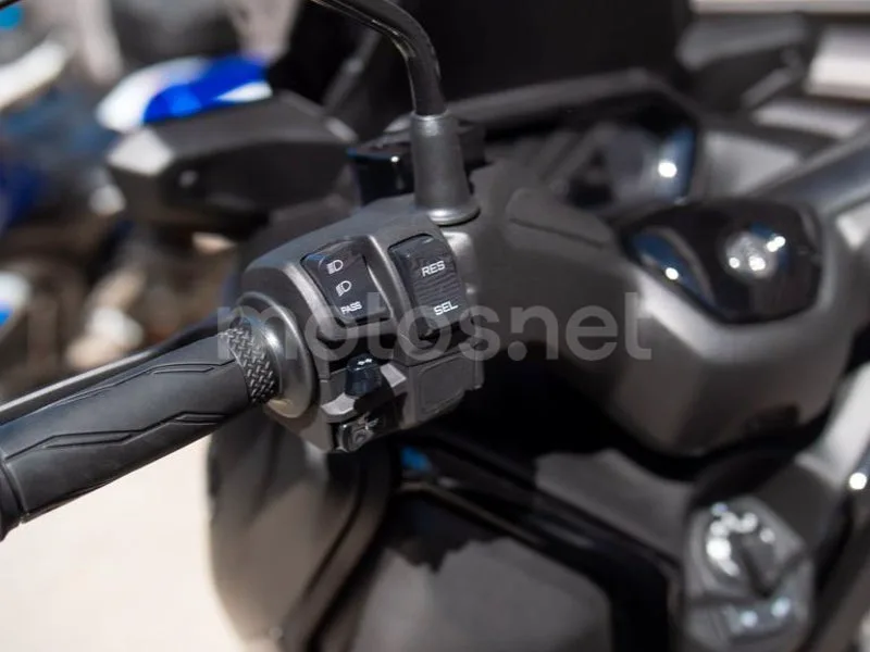 Yamaha XMAX 300 - Vista 16