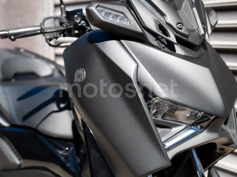 Yamaha XMAX 300 - Vista 3
