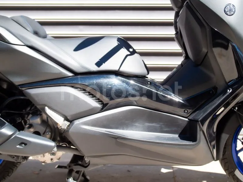 Yamaha XMAX 300 - Vista 5