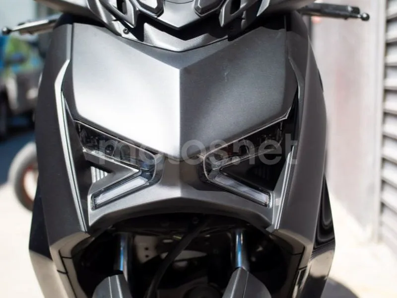 Yamaha XMAX 300 - Vista 8