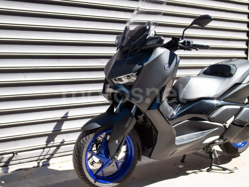 Yamaha XMAX 300 - Vista 10