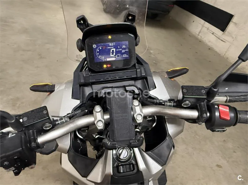 Honda ADV350 - Vista 4