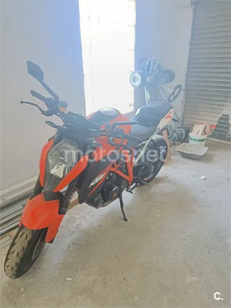 KTM 1290 Super Duke R - Vista 4
