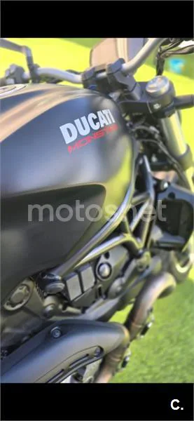 Ducati Monster 821 - Vista 3