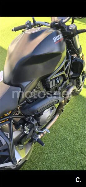 Ducati Monster 821 - Vista 4