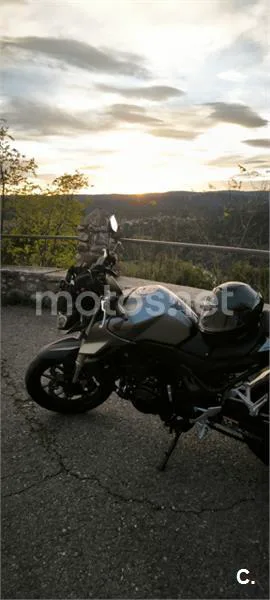 Honda CB750 Hornet - Vista 5