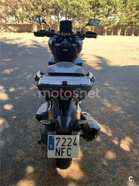 Honda ADV350 - Vista 4