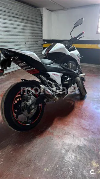Kawasaki Z800 - Vista 3
