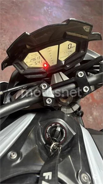 Kawasaki Z800 - Vista 4