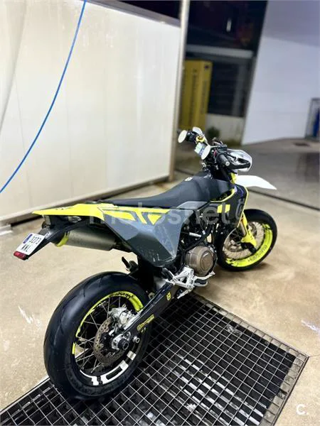 Husqvarna 701 Supermoto - Vista 11