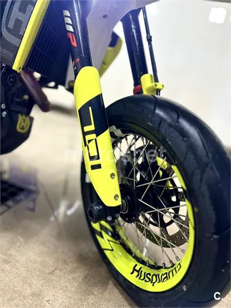 Husqvarna 701 Supermoto - Vista 14