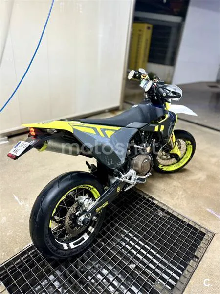 Husqvarna 701 Supermoto - Vista 15