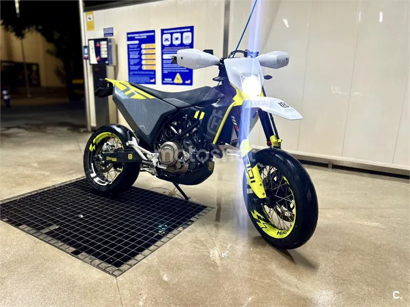 Husqvarna 701 Supermoto - Vista 17
