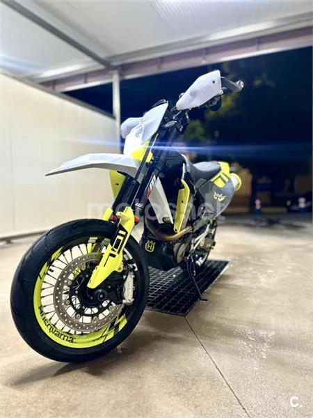 Husqvarna 701 Supermoto - Vista 3