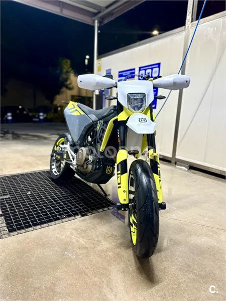 Husqvarna 701 Supermoto - Vista 8