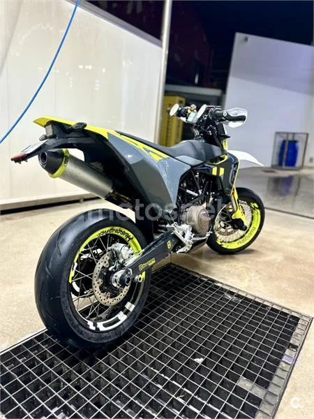 Husqvarna 701 Supermoto - Vista 9
