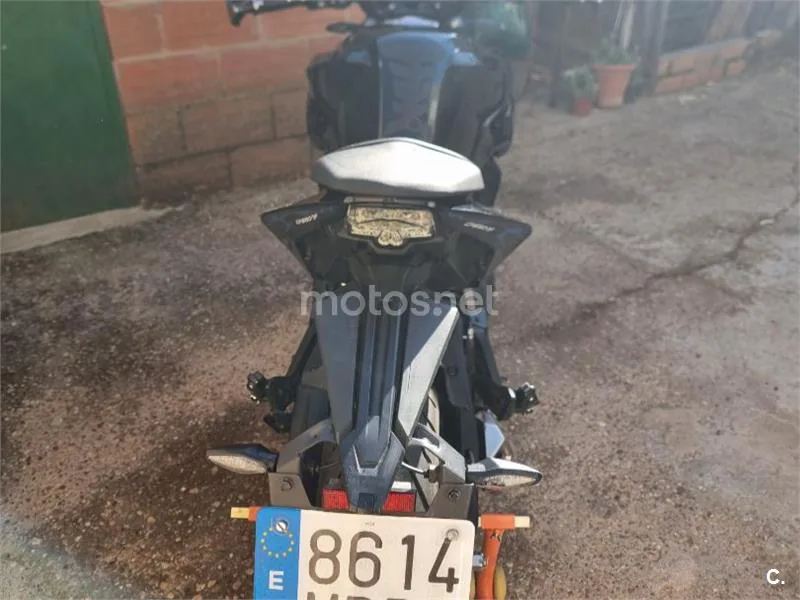CFMOTO 650NK - Vista 4