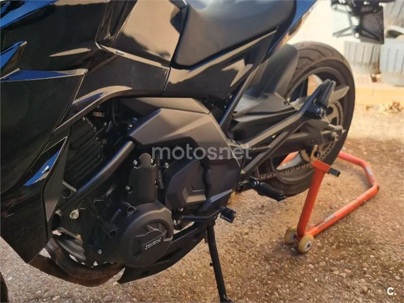 CFMOTO 650NK - Vista 7