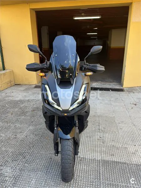 Honda ADV350 - Vista 3