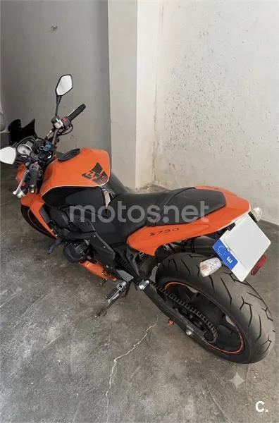 Kawasaki Z750 - Vista 3