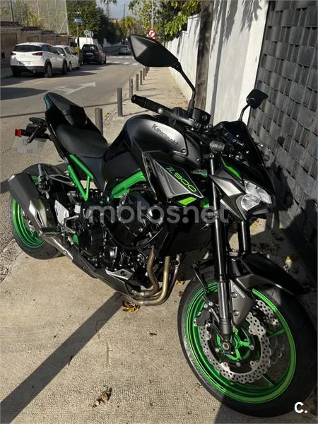 Kawasaki Z900 - Vista 4
