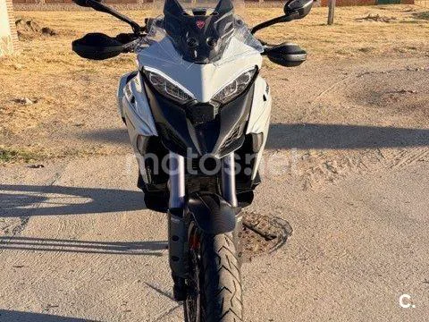 Ducati Multistrada V4 - Vista 3