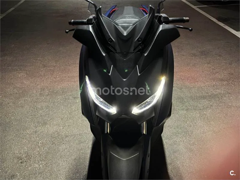 Yamaha XMAX 300 - Vista 3