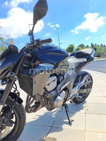 Kawasaki Z800 - Vista 18