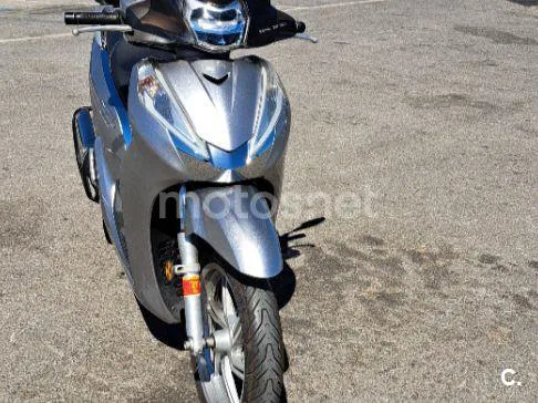Honda SH300i - Vista 3