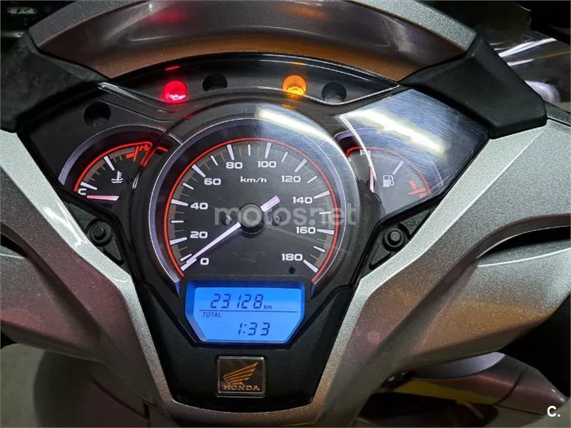 Honda SH300i - Vista 6