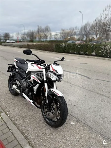 Triumph Street Triple - Vista 3