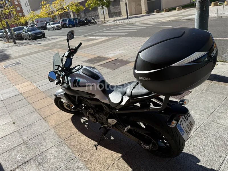 Yamaha MT-07 - Vista 6