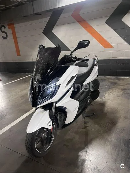 Kymco K-XCT 300i - Vista 3