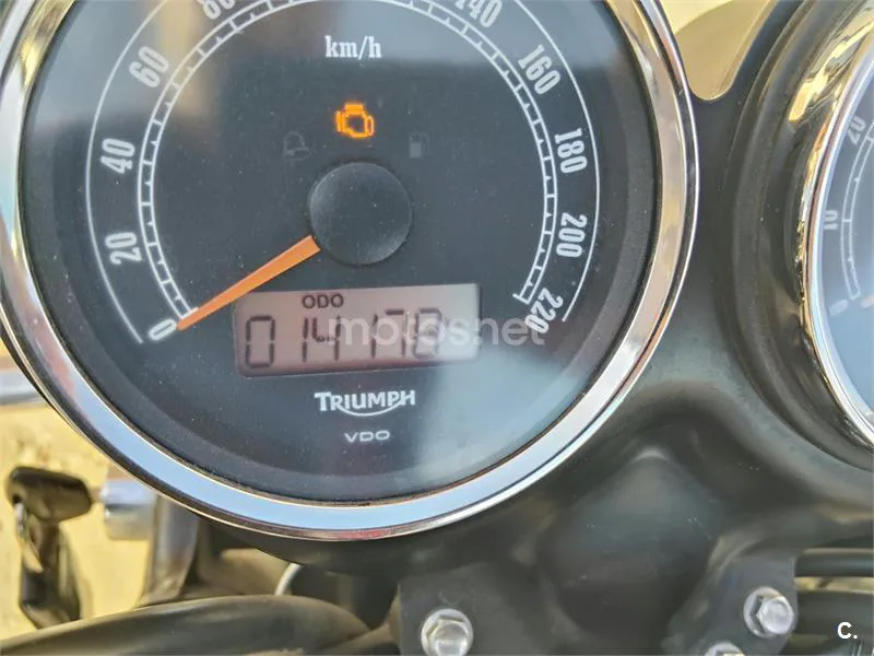 Triumph Bonneville T100 - Vista 3
