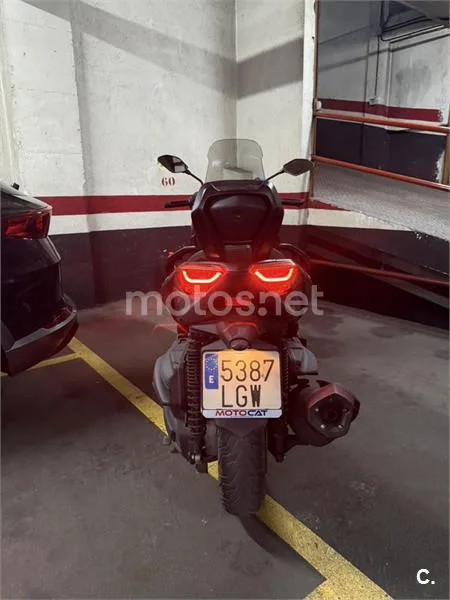 Yamaha XMAX 400 - Vista 3